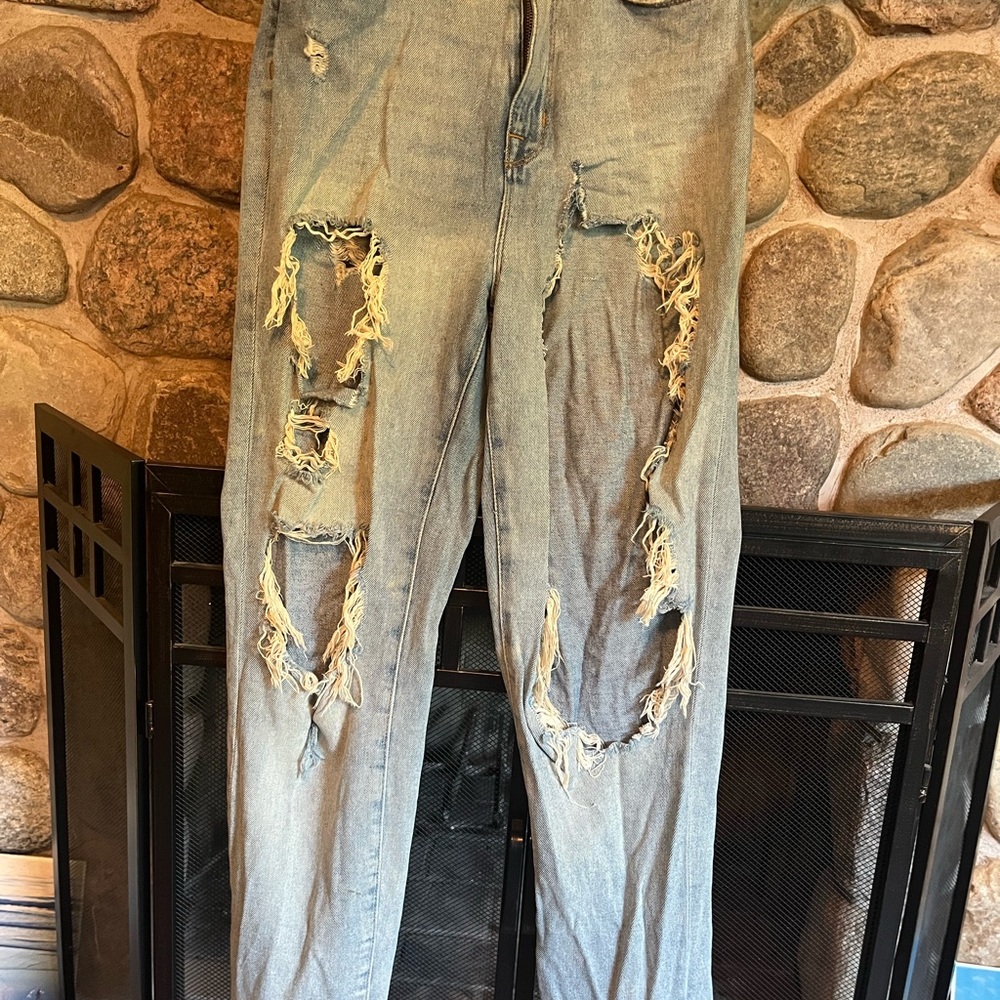 BDG by Urban Outfitters Light Blue High-Rise Mom Jeans